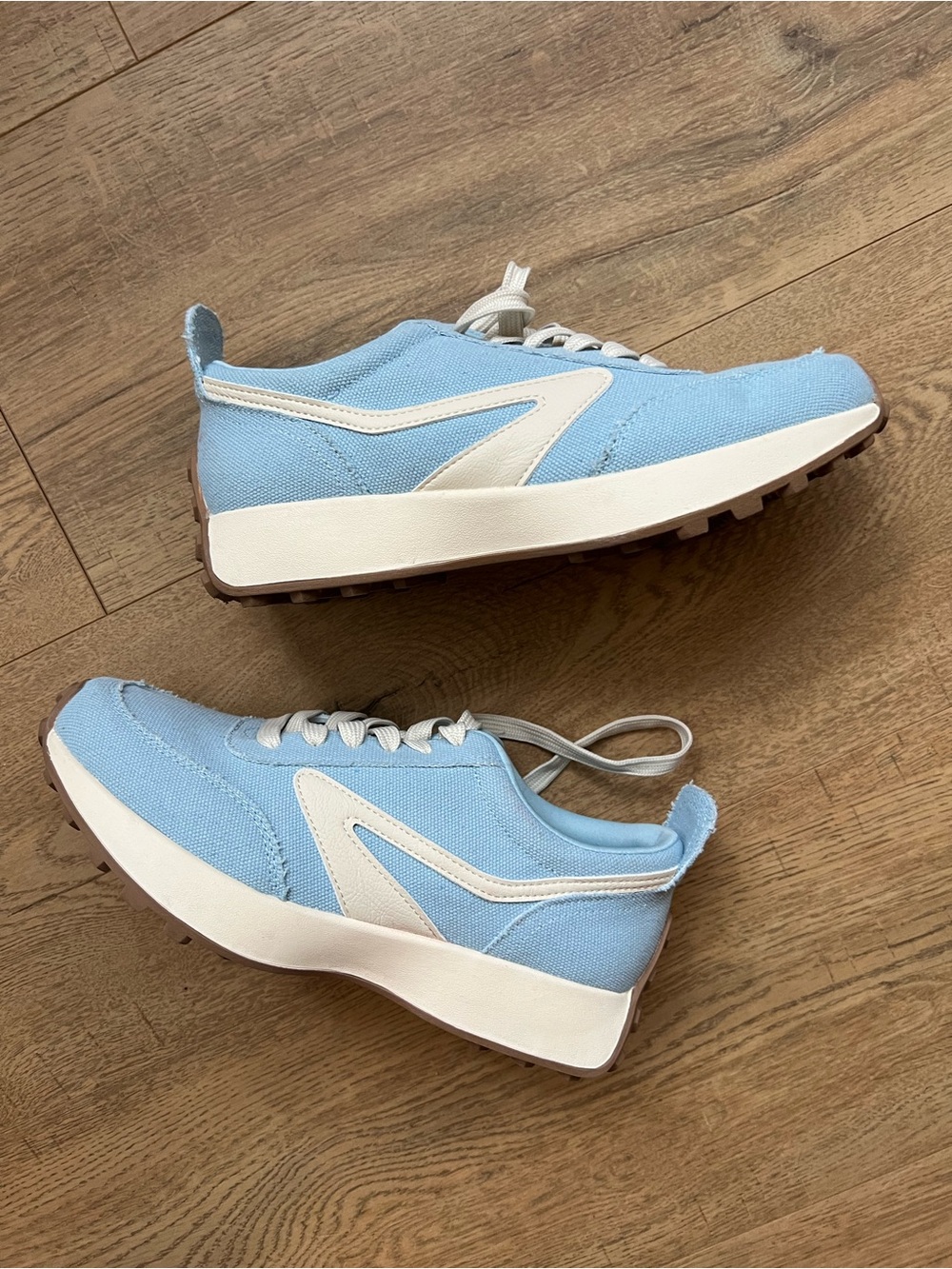 Dolce Vita NWOT light blue chunky sneakers size 8